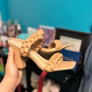 𝐂𝐮𝐭𝐞 𝐛𝐫𝐚𝐢𝐝𝐞𝐝 𝐡𝐞𝐞𝐥𝐬